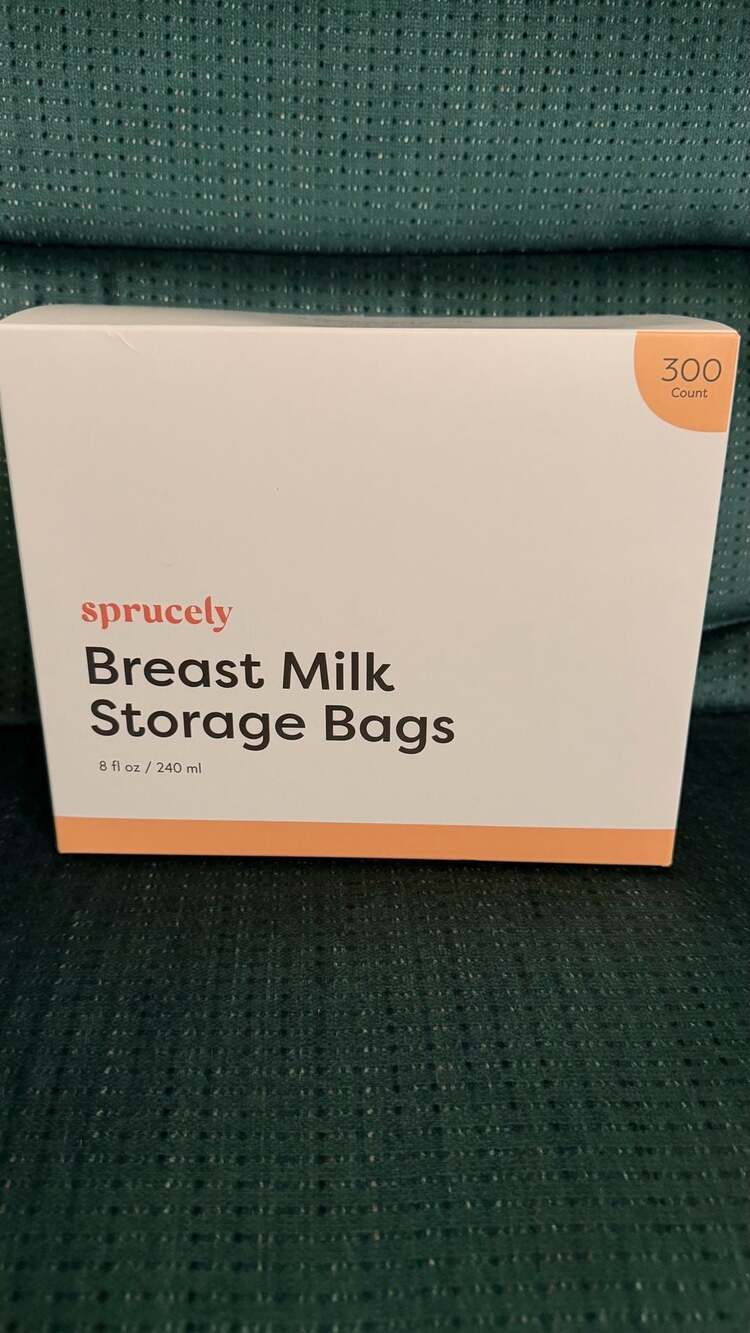 Sprucely Breast Milk Storage Bags 300 Count 8 oz / 240 mL New in Box